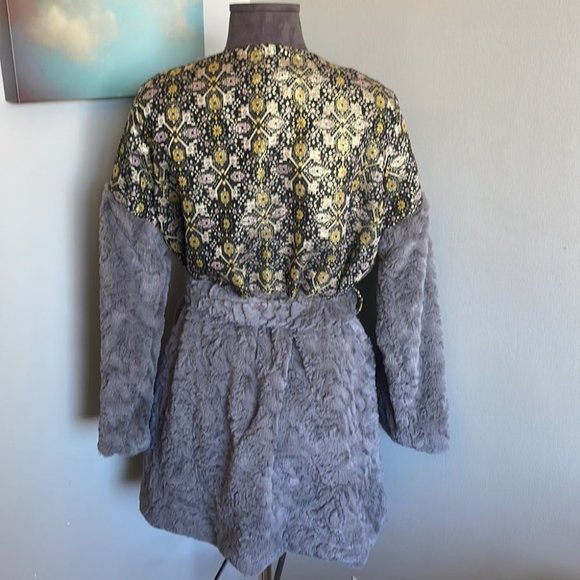 Soft Grey sweater jacket w Embroidery - Picture 1 of 10